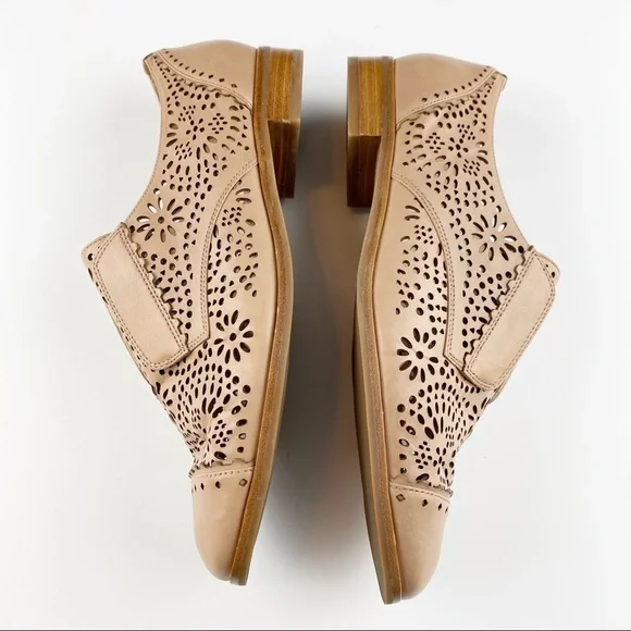 Via Spiga Tan Perforated Flats - Picture 7 of 11